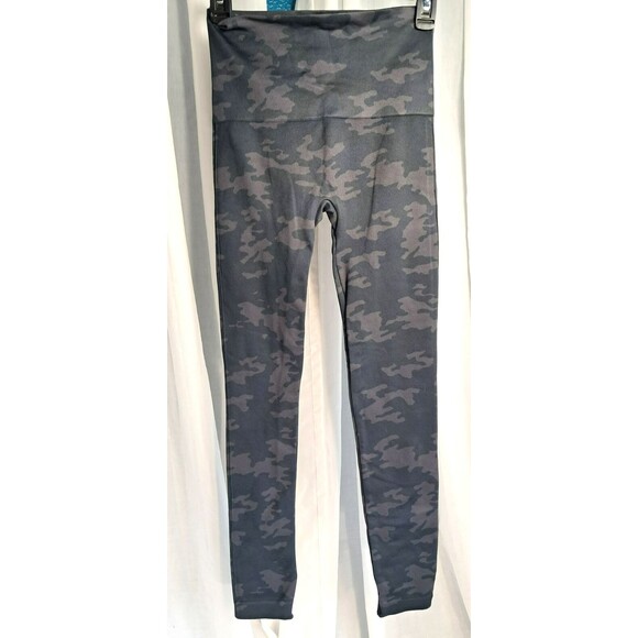 NWT Spanx Look At Me Now Leggings Medium Black Camo Smoothing Seamless Shaping - Picture 8 of 12